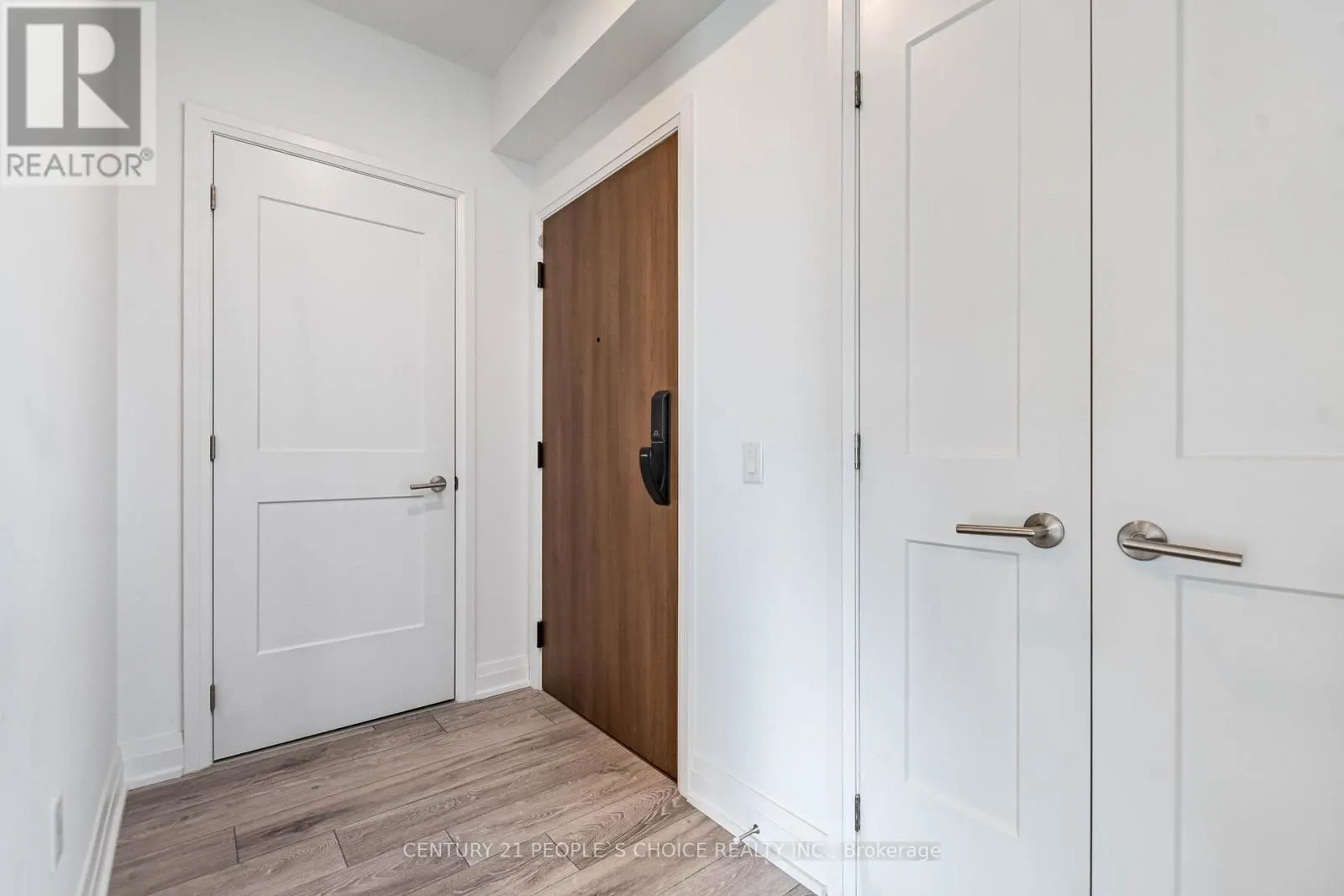 915 - 21 PARK STREET E