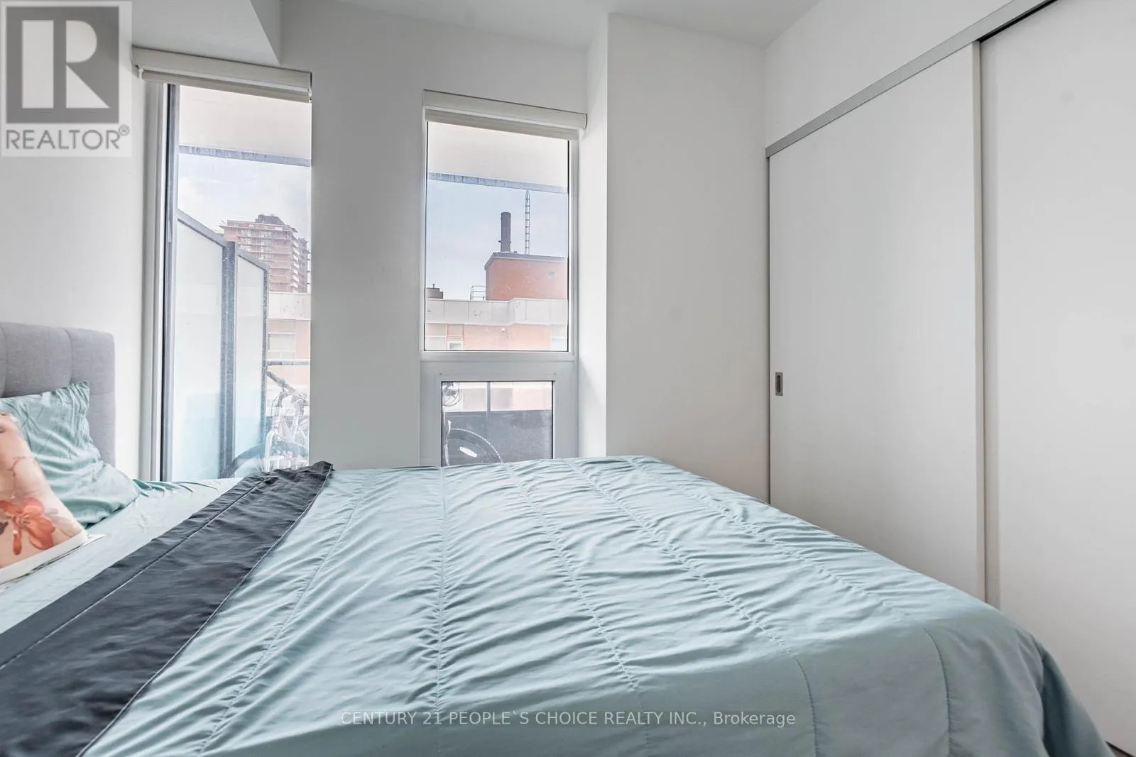 915 - 21 PARK STREET E