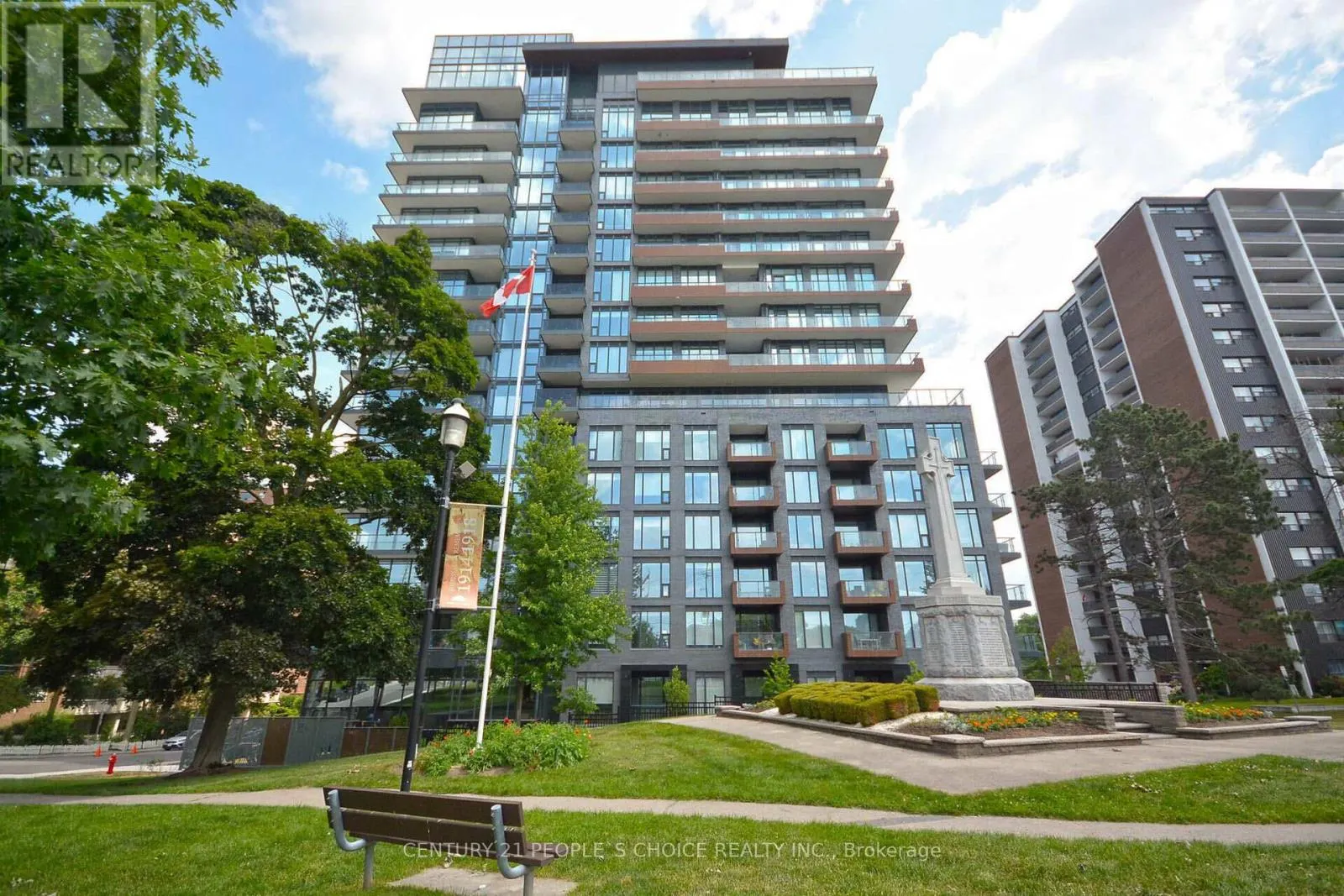 915 - 21 PARK STREET E