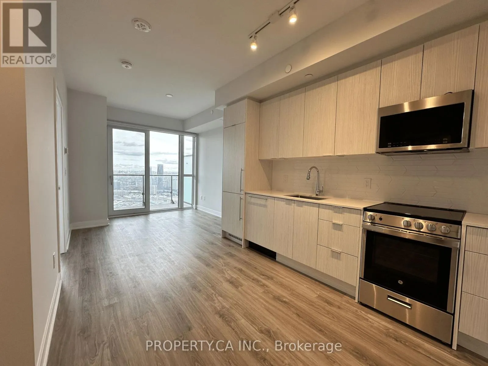 4002 - 430 SQUARE ONE DRIVE