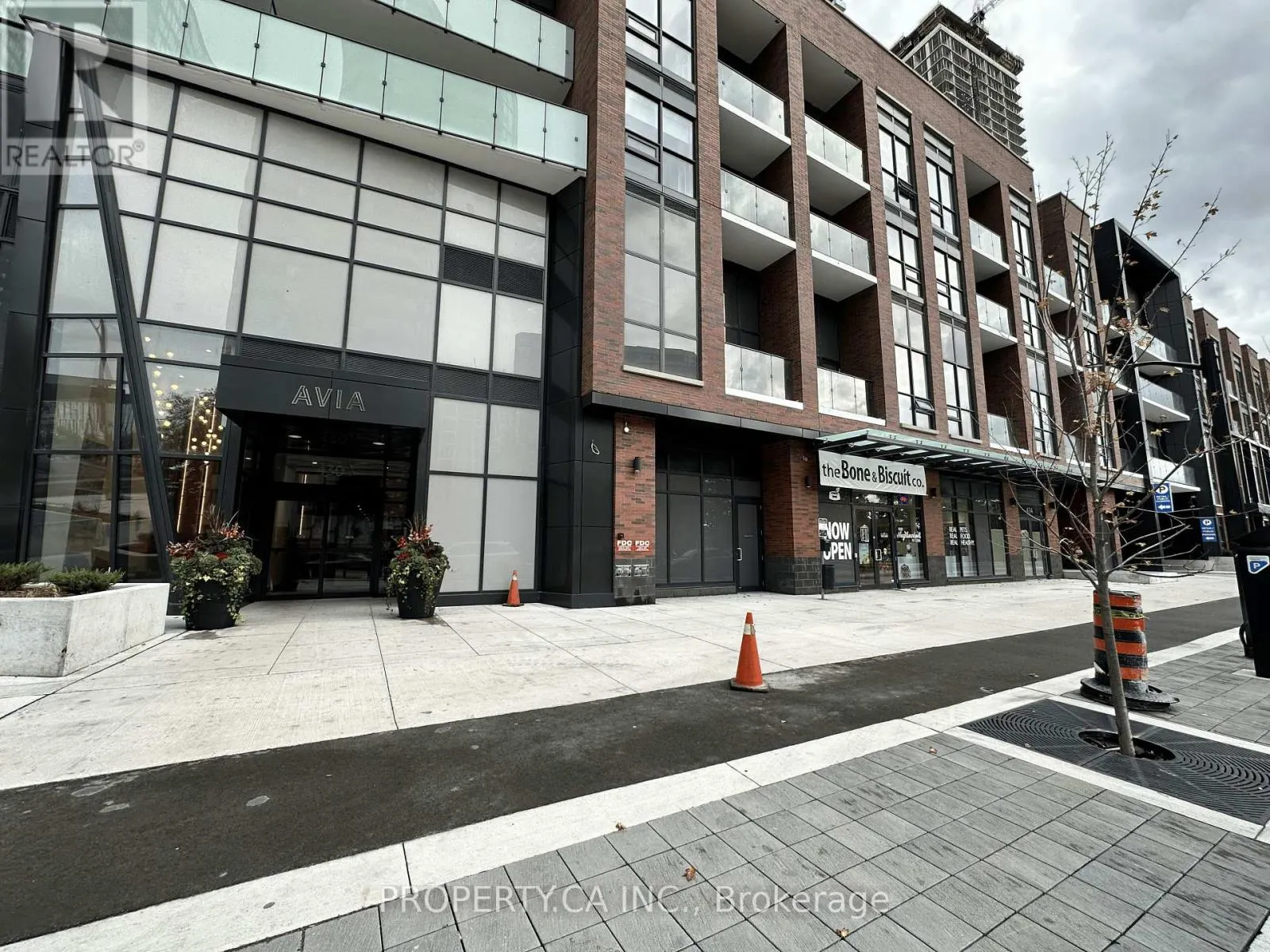 4002 - 430 SQUARE ONE DRIVE