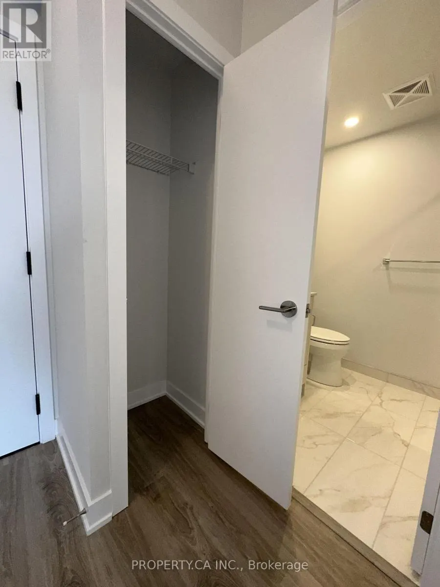 4002 - 430 SQUARE ONE DRIVE