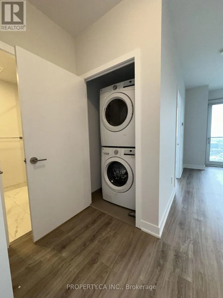 4002 - 430 SQUARE ONE DRIVE