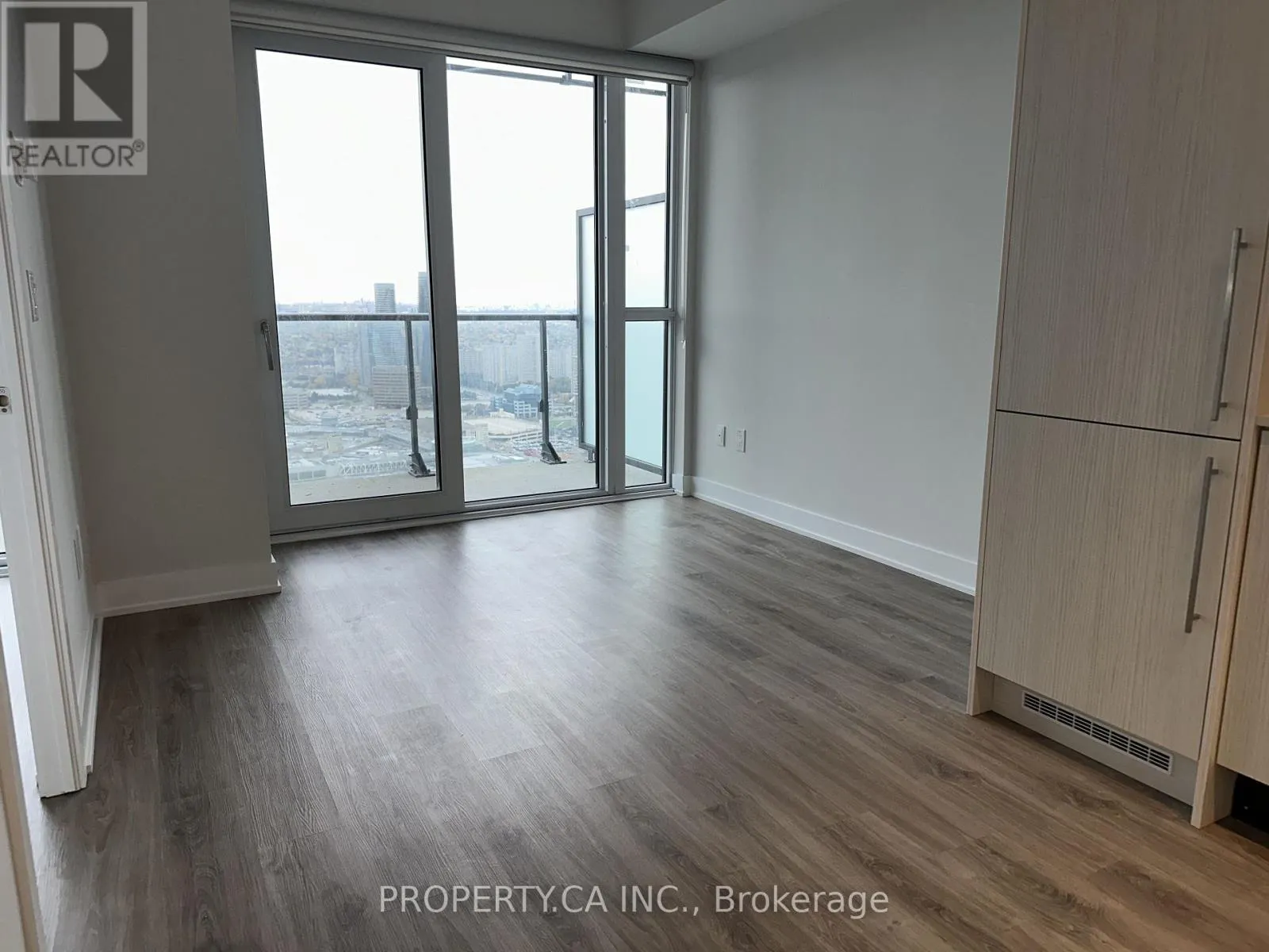 4002 - 430 SQUARE ONE DRIVE