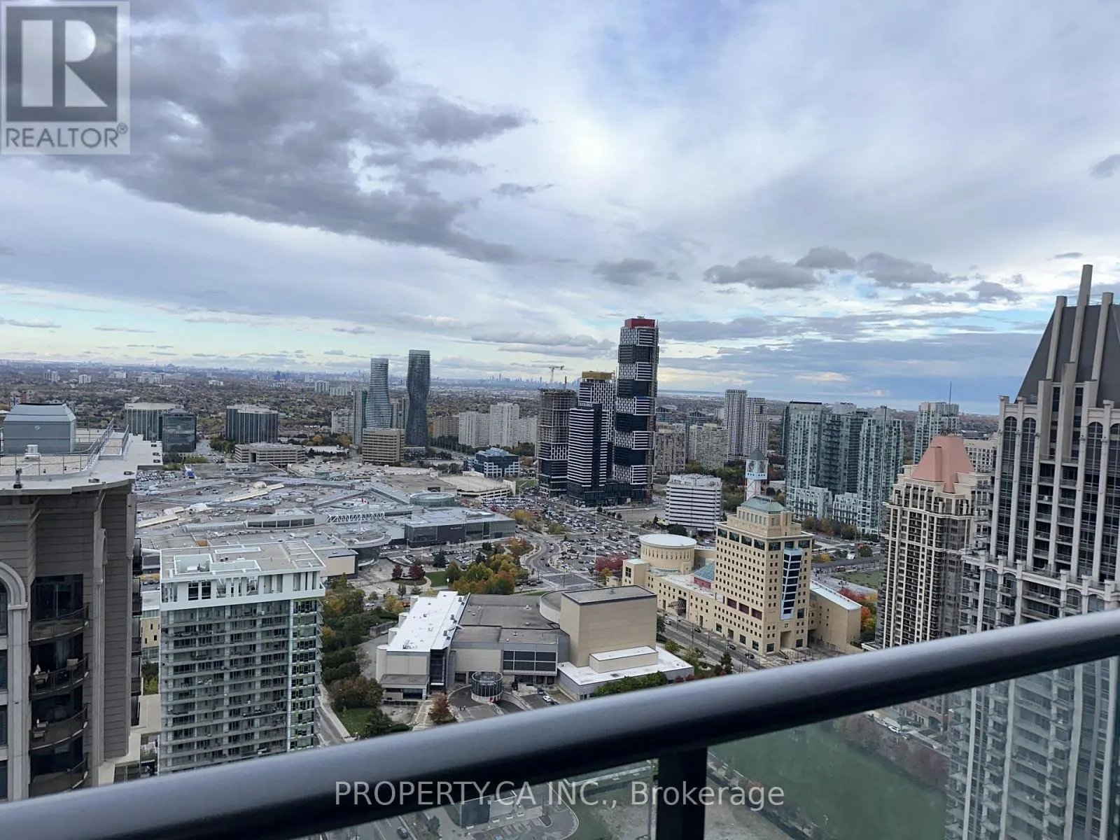 4002 - 430 SQUARE ONE DRIVE