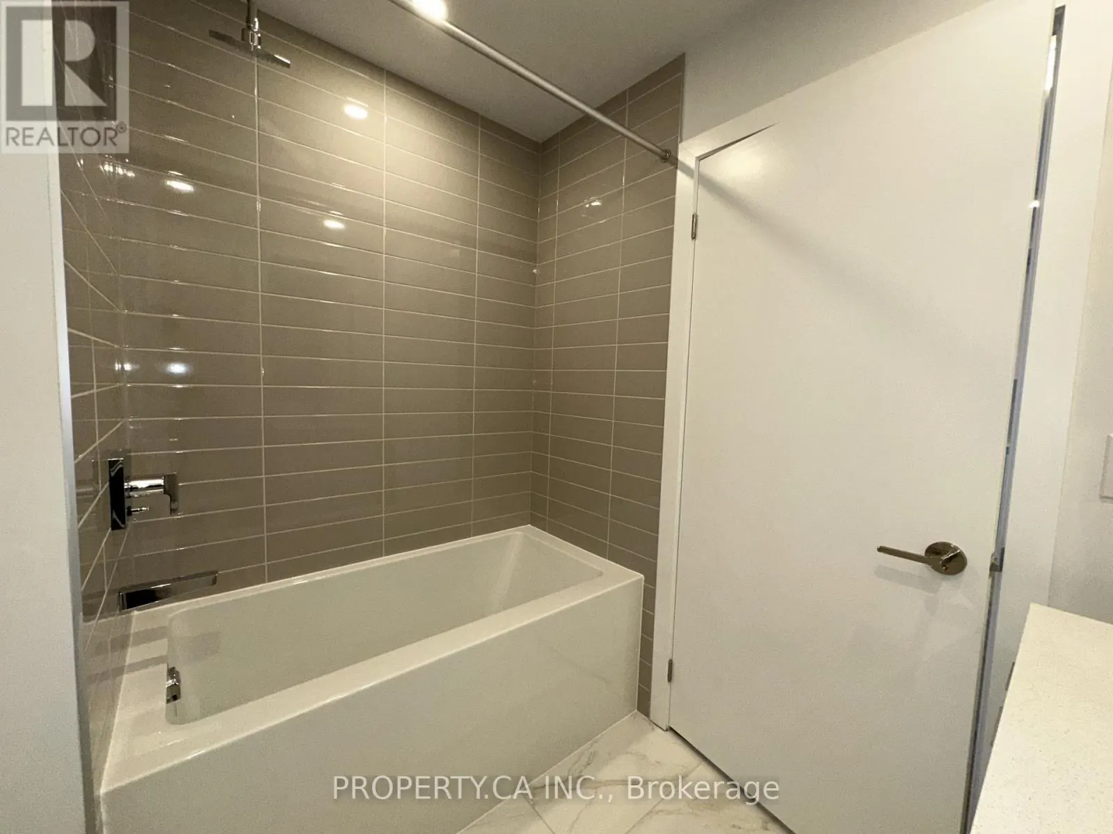 4002 - 430 SQUARE ONE DRIVE