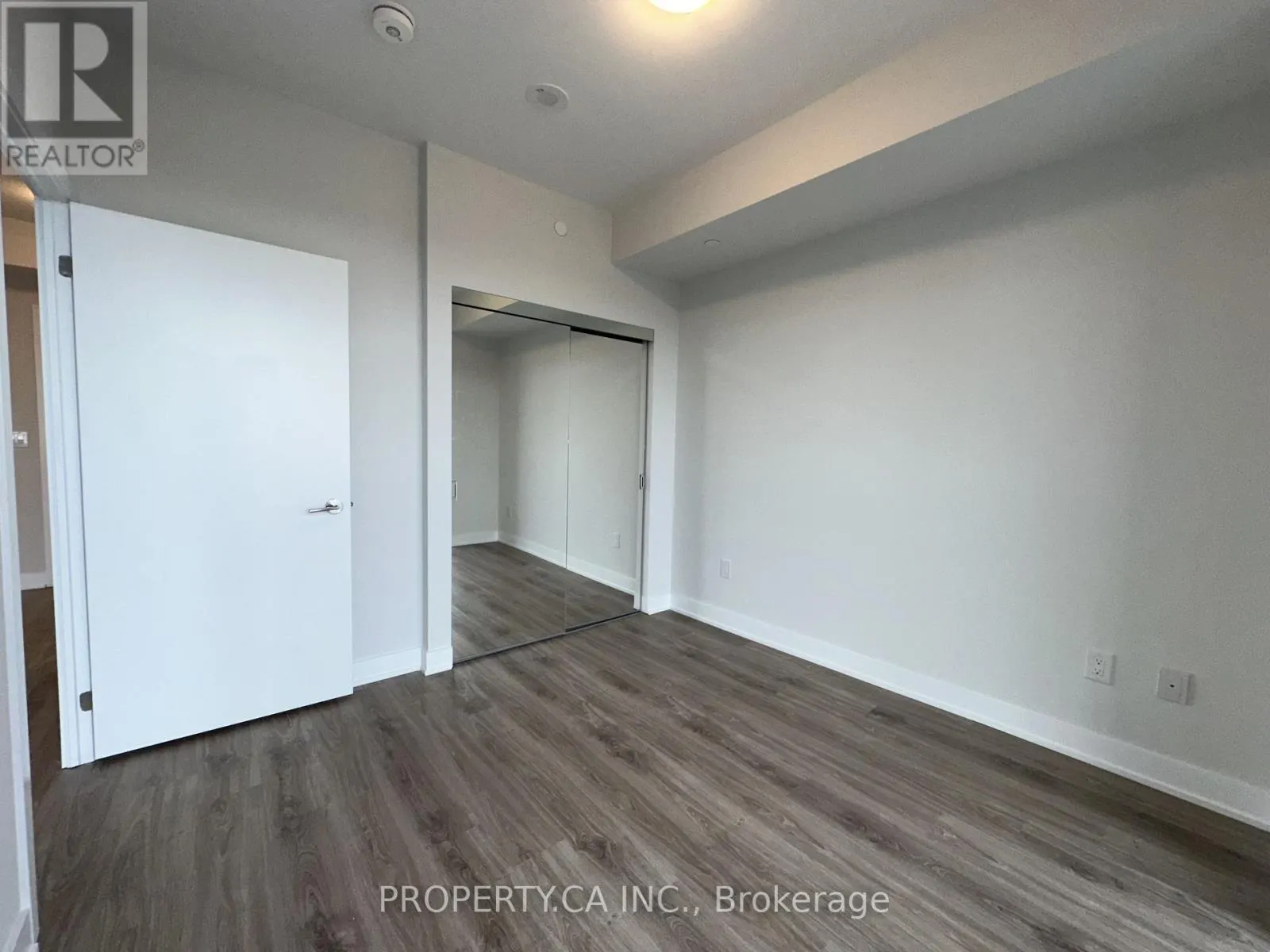 4002 - 430 SQUARE ONE DRIVE