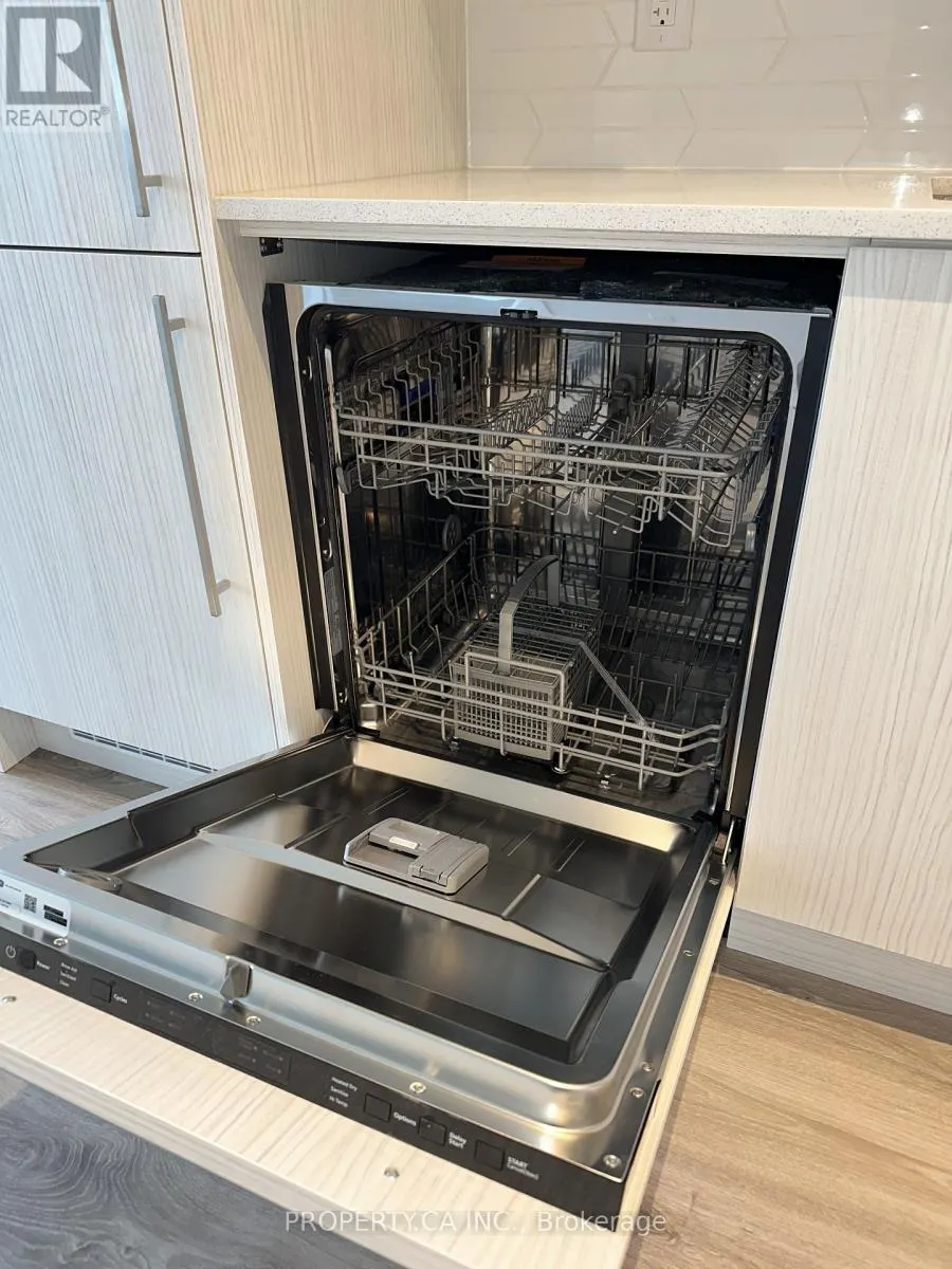 4002 - 430 SQUARE ONE DRIVE