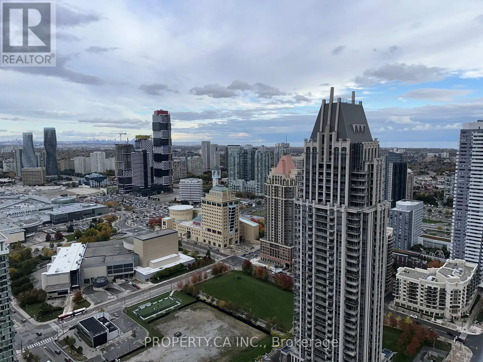 4002 - 430 SQUARE ONE DRIVE