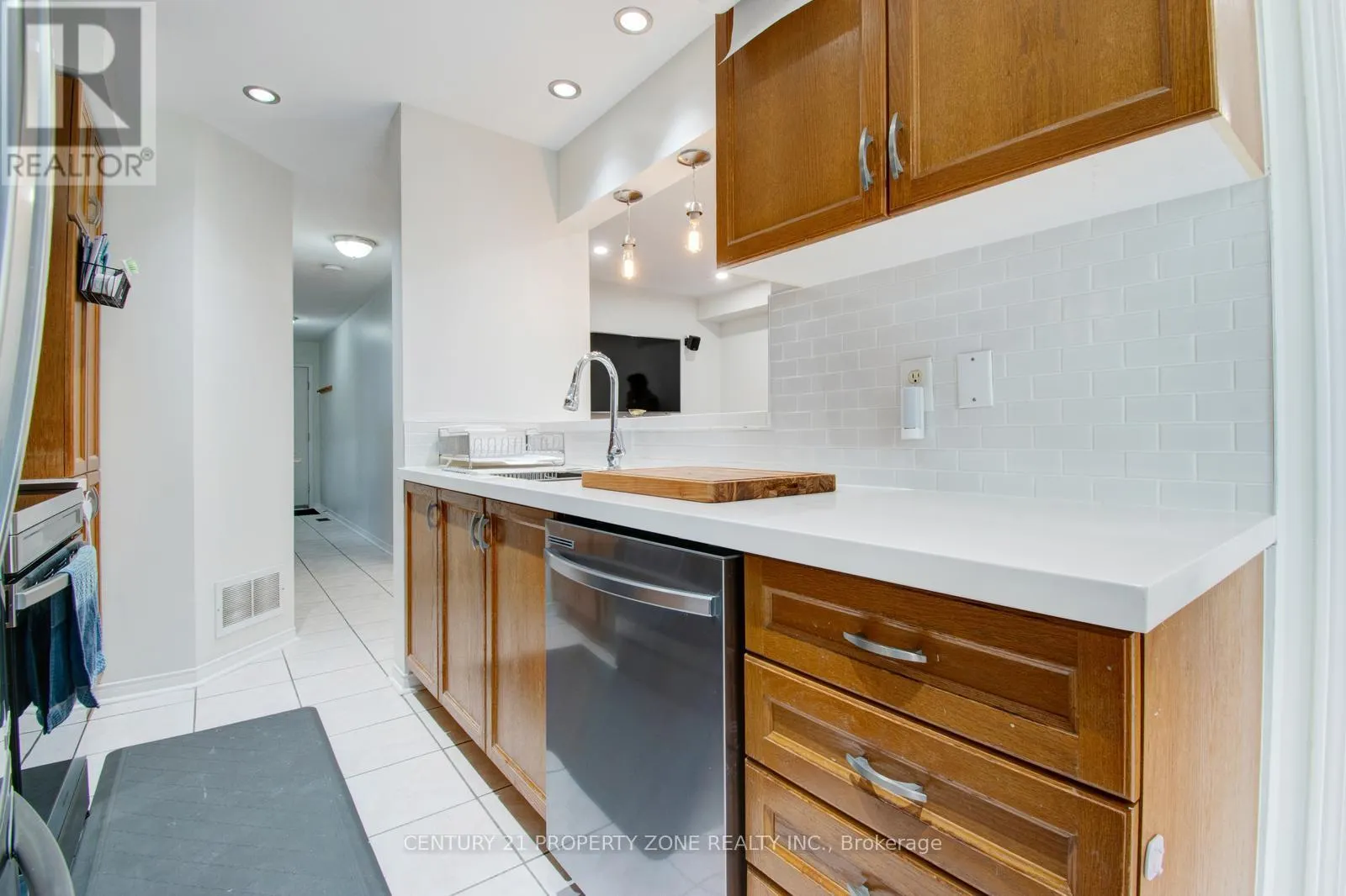 51 - 1575 SOUTH PARADE COURT