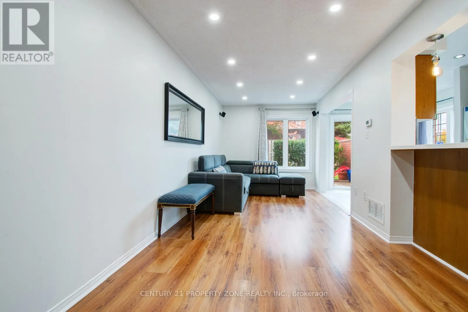 51 - 1575 SOUTH PARADE COURT