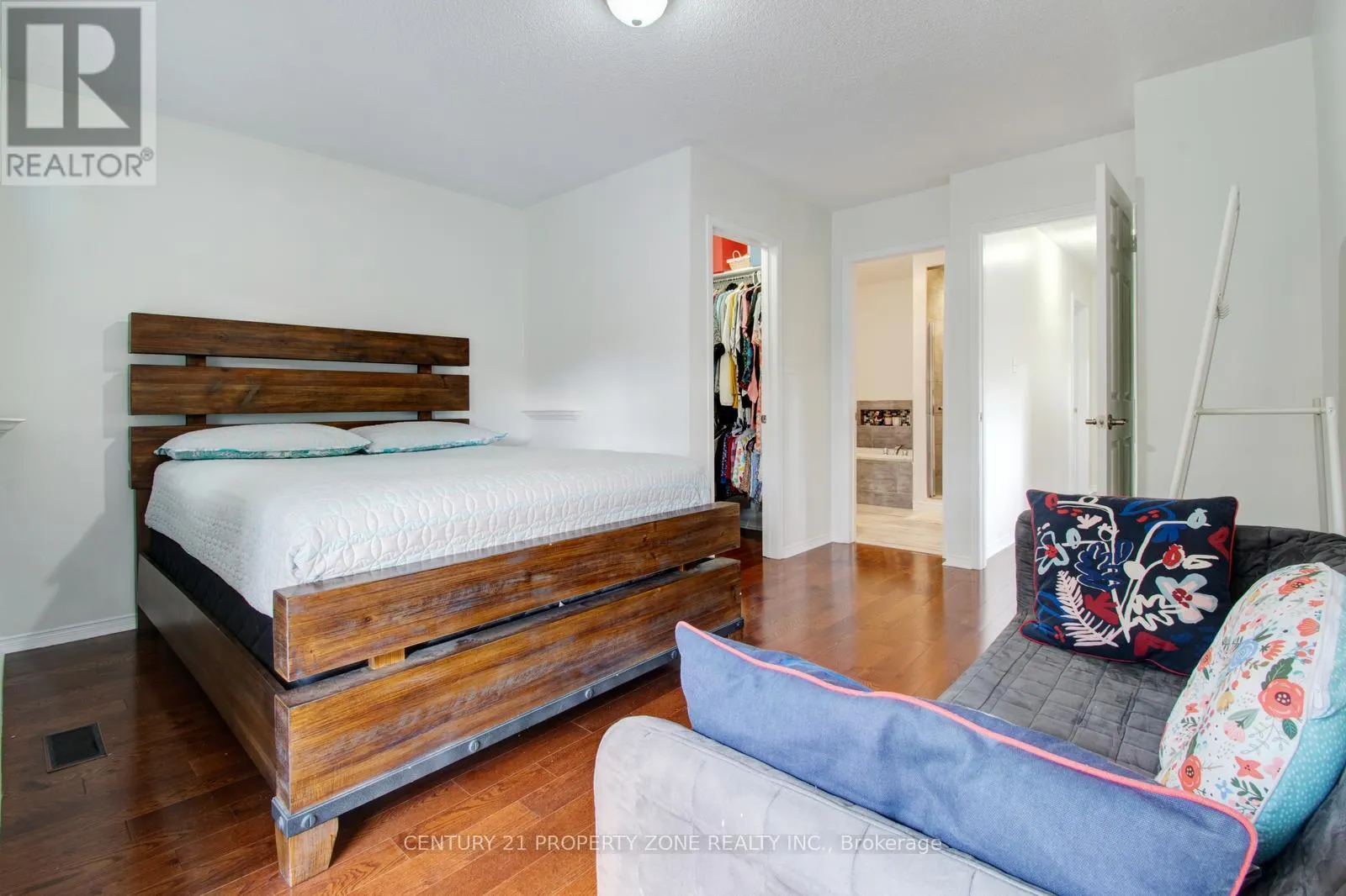 51 - 1575 SOUTH PARADE COURT