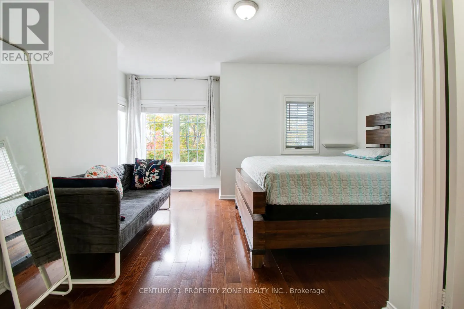 51 - 1575 SOUTH PARADE COURT