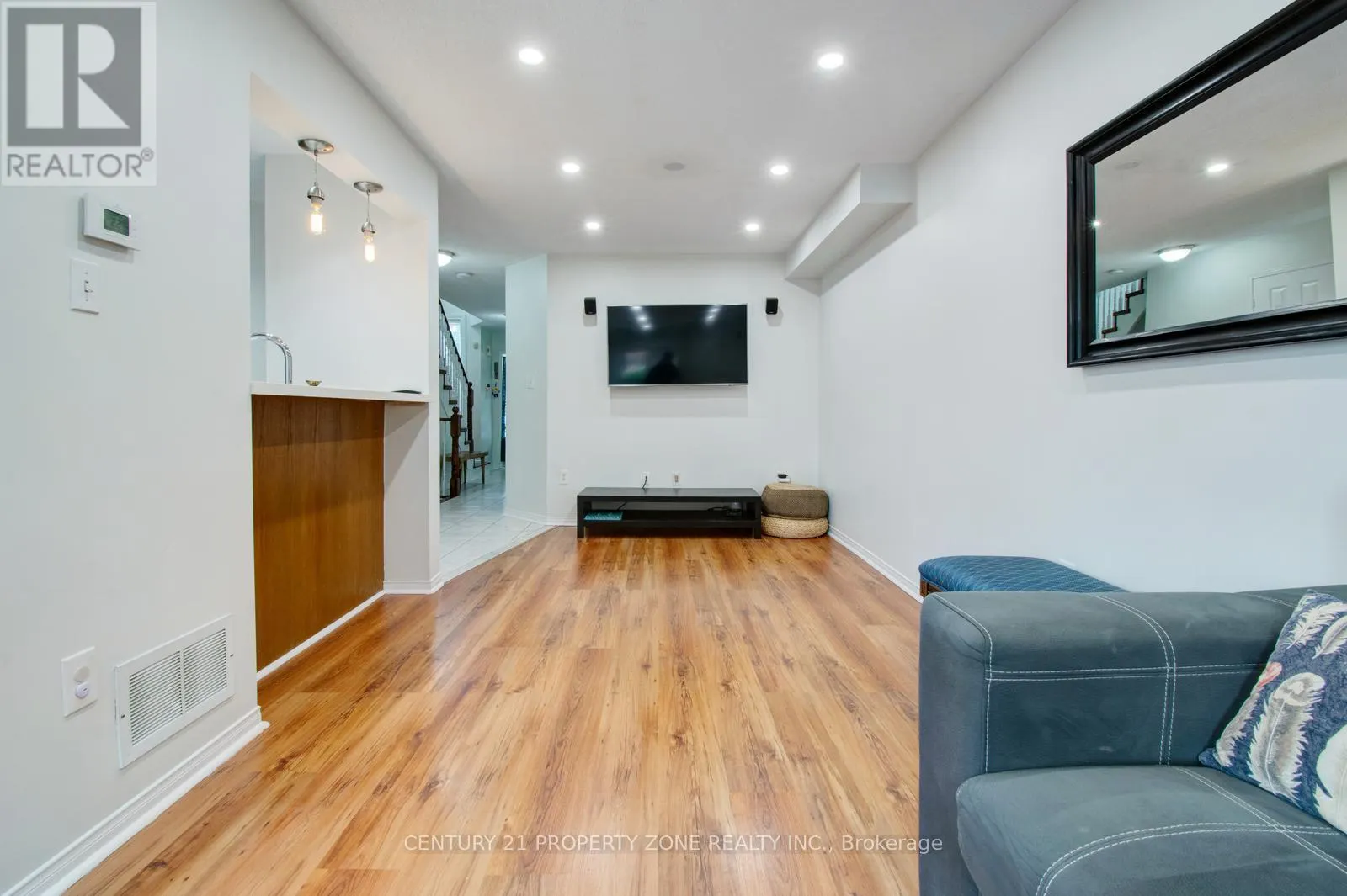 51 - 1575 SOUTH PARADE COURT