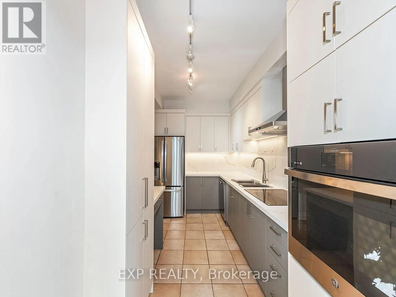 406 - 65 PORT STREET E