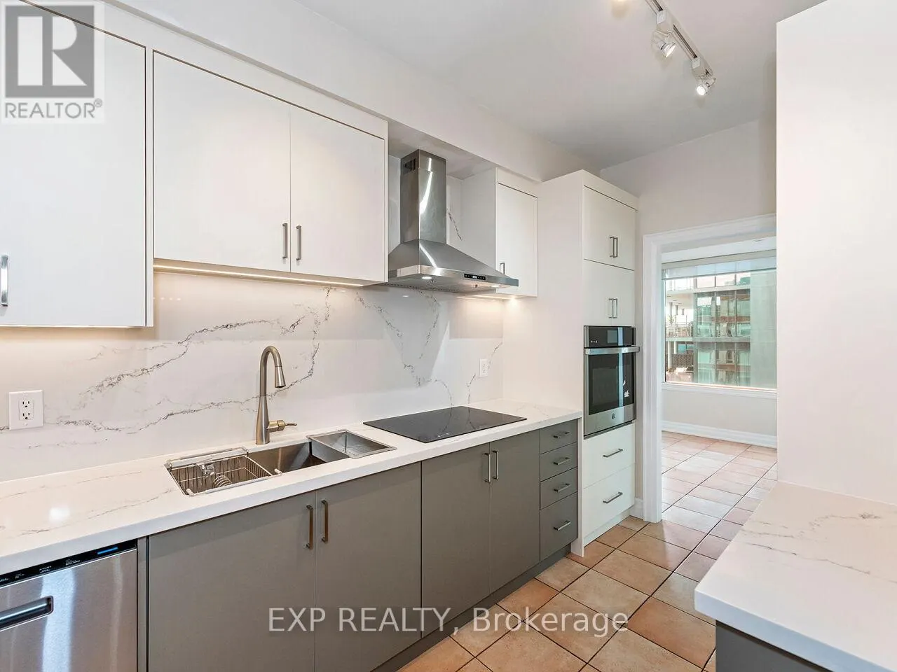 406 - 65 PORT STREET E