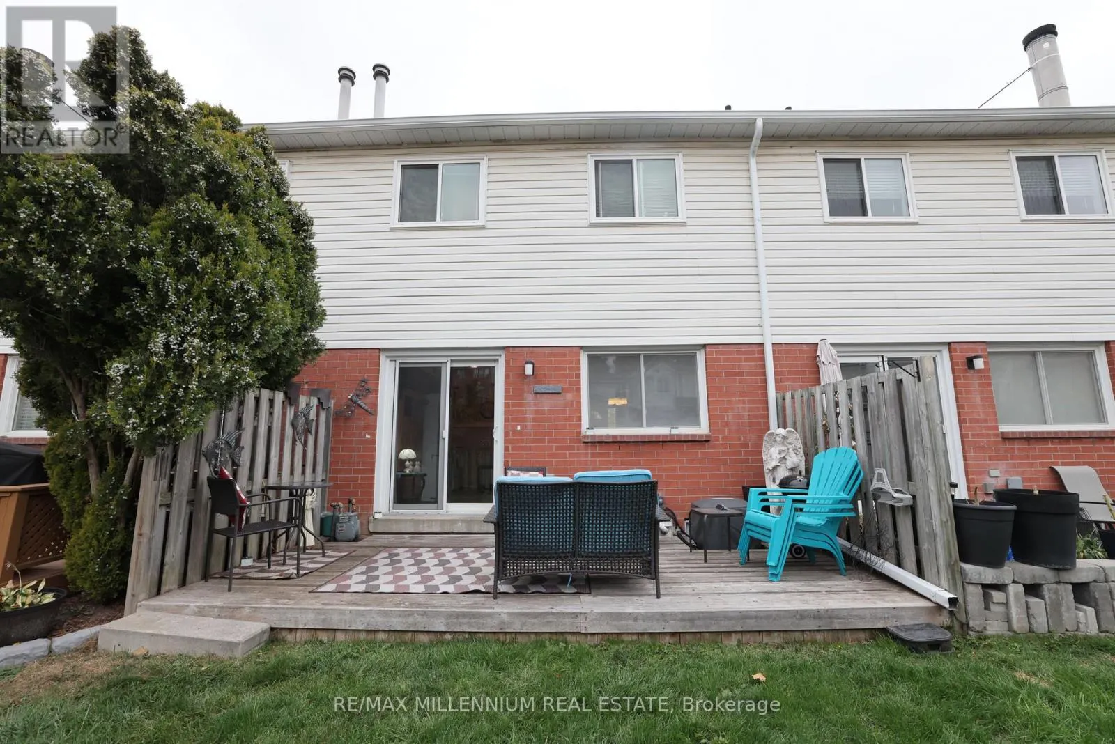 4 STEWART MACLAREN ROAD