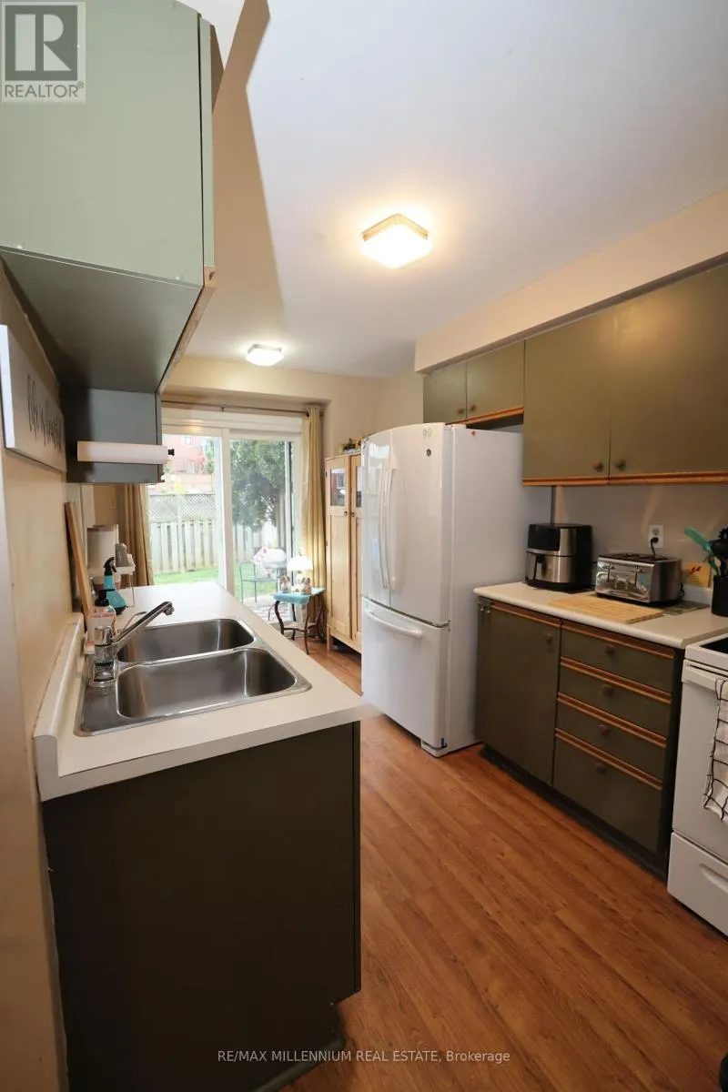 4 STEWART MACLAREN ROAD