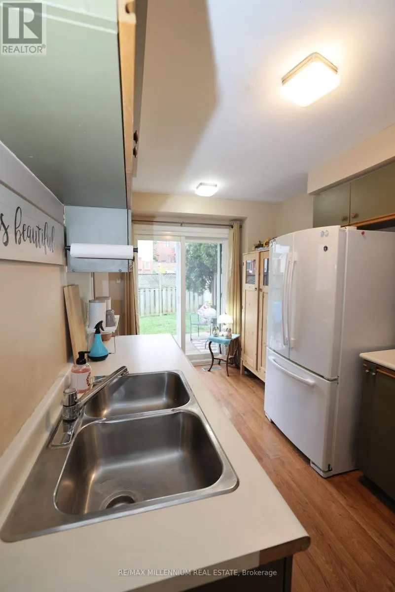 4 STEWART MACLAREN ROAD