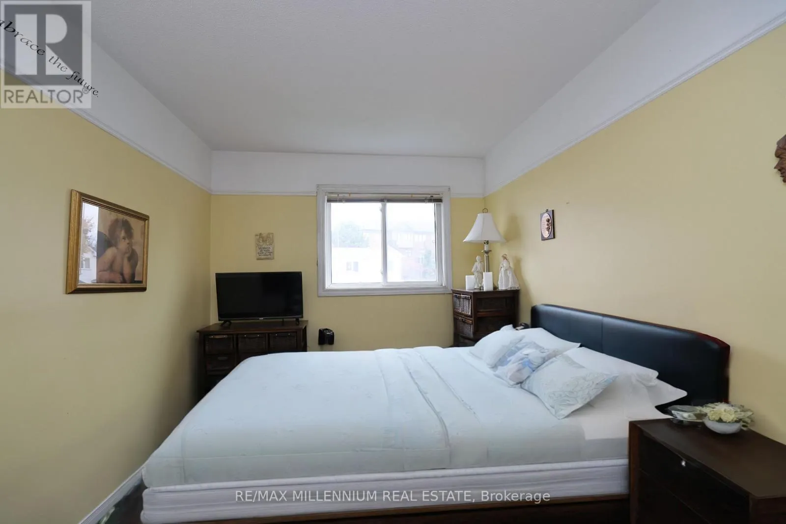 4 STEWART MACLAREN ROAD