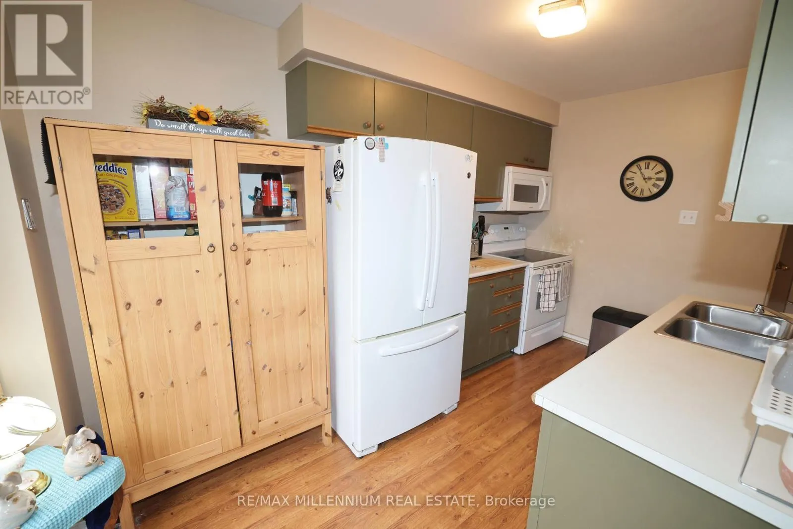 4 STEWART MACLAREN ROAD