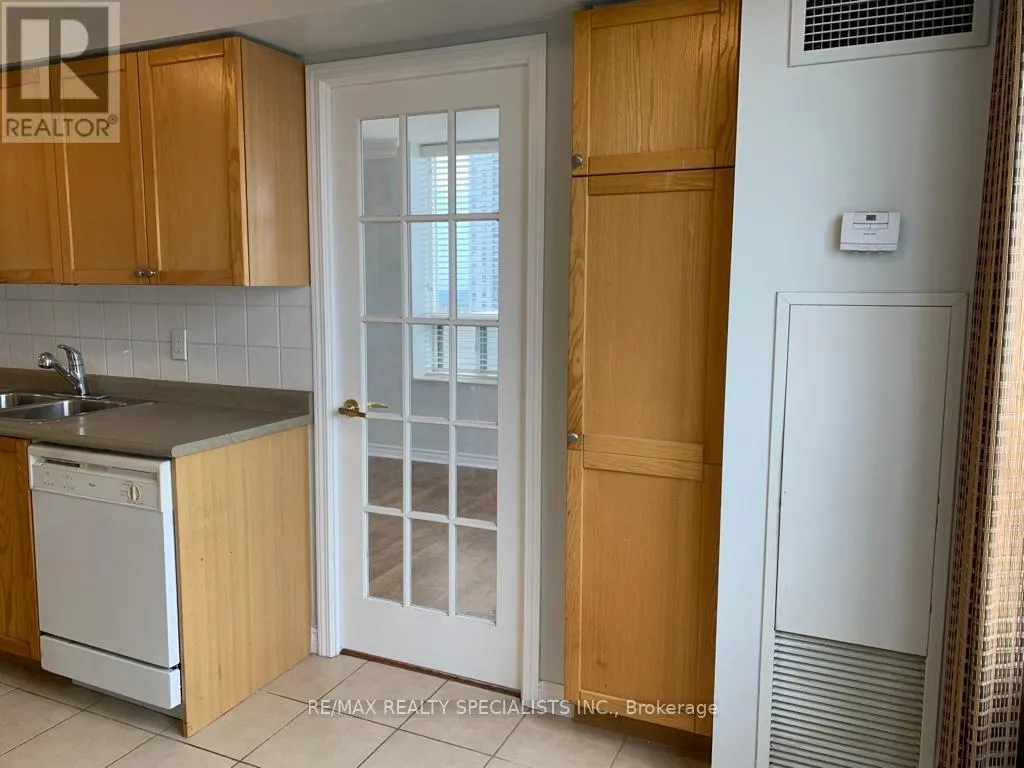 1805 - 55 STRATHAVEN DRIVE