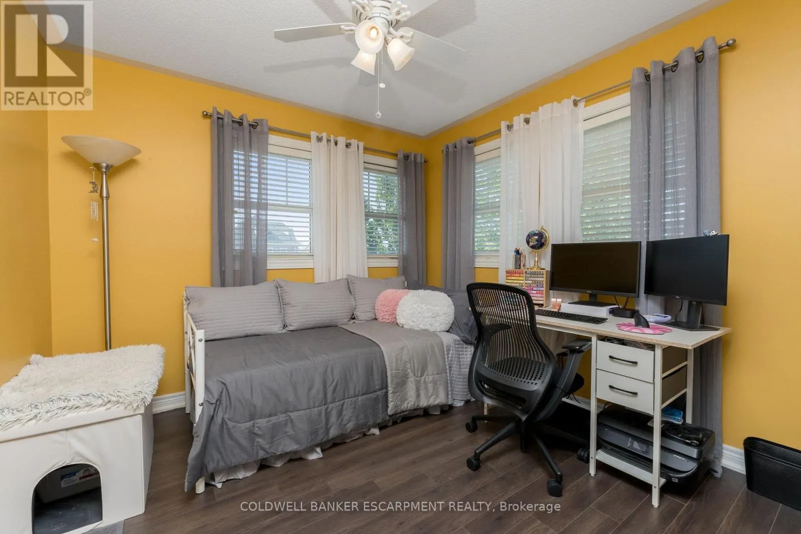 256 LANDSBOROUGH AVENUE S