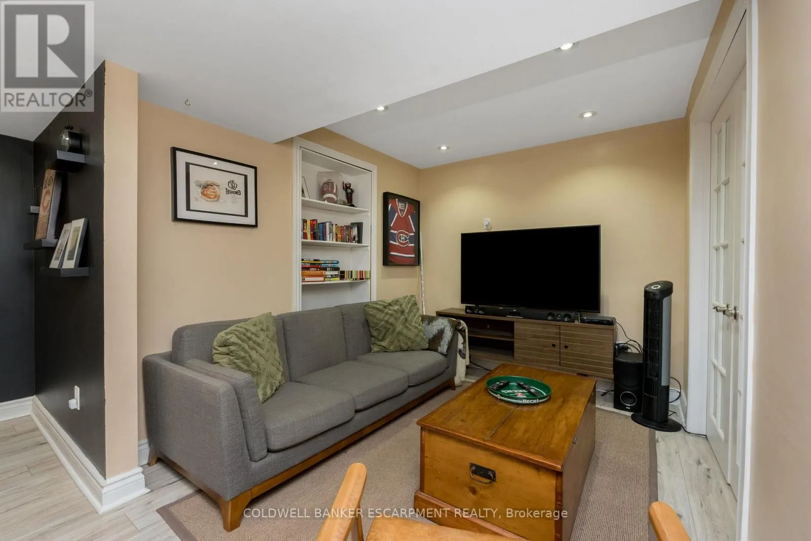 256 LANDSBOROUGH AVENUE S