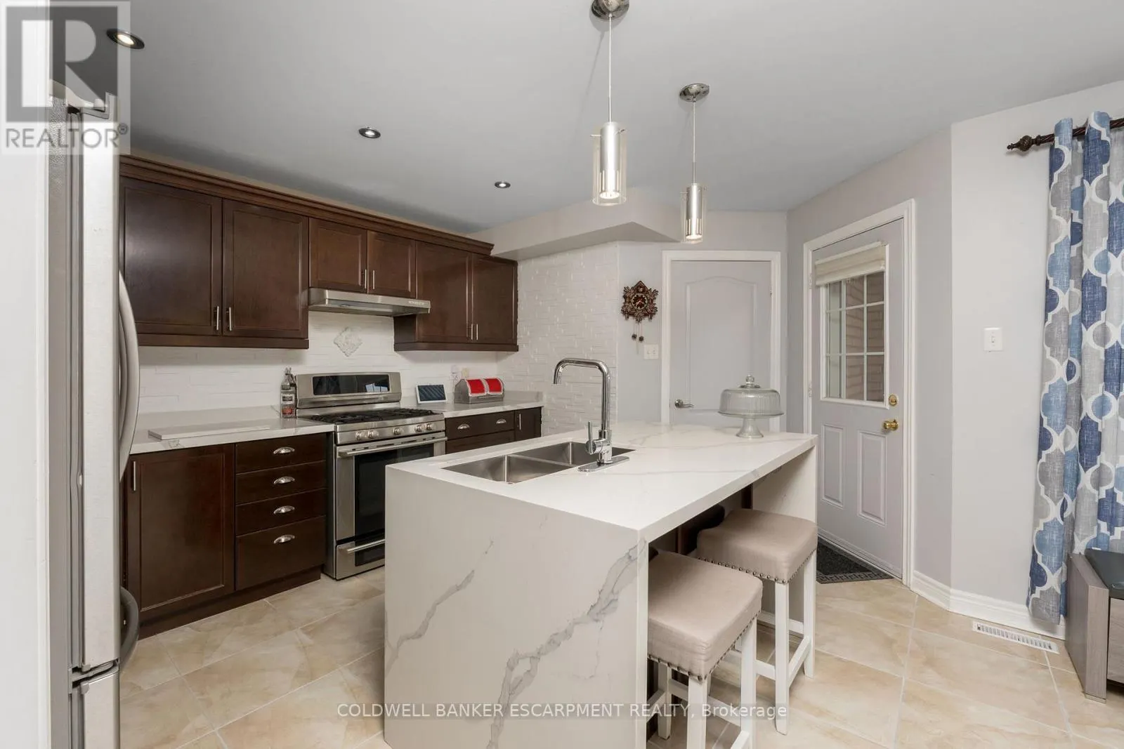 256 LANDSBOROUGH AVENUE S