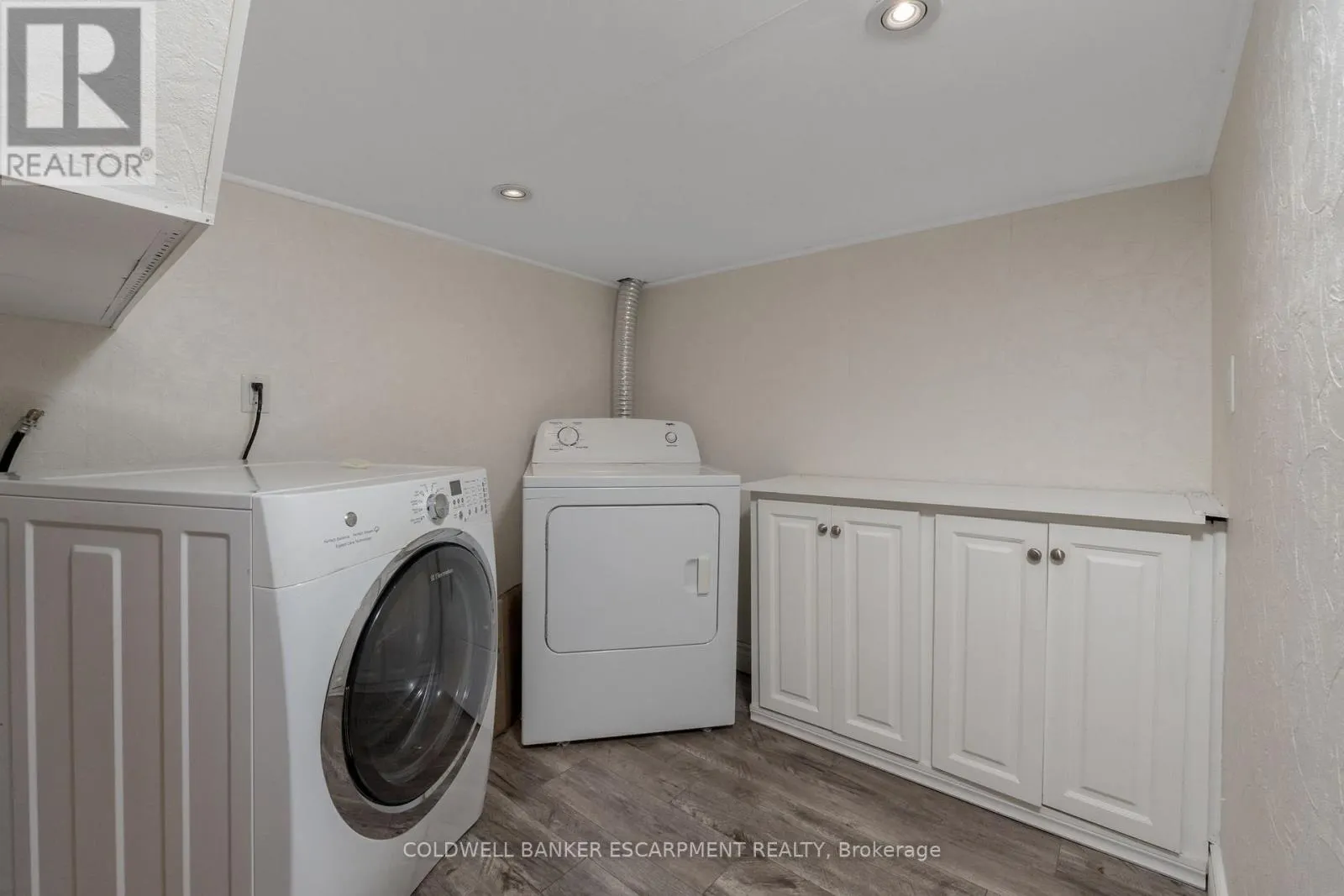 256 LANDSBOROUGH AVENUE S