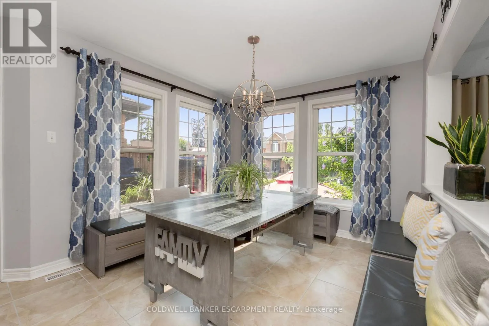 256 LANDSBOROUGH AVENUE S