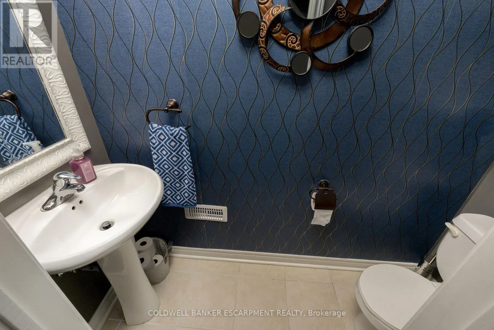 256 LANDSBOROUGH AVENUE S