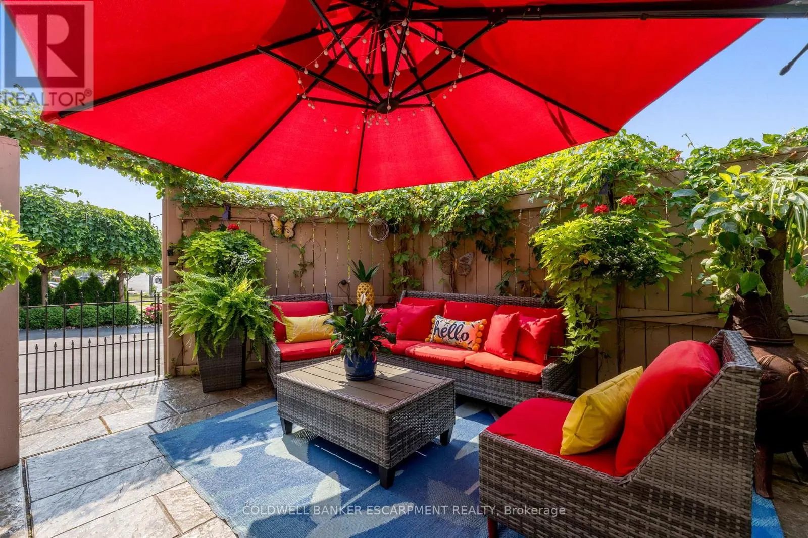 256 LANDSBOROUGH AVENUE S