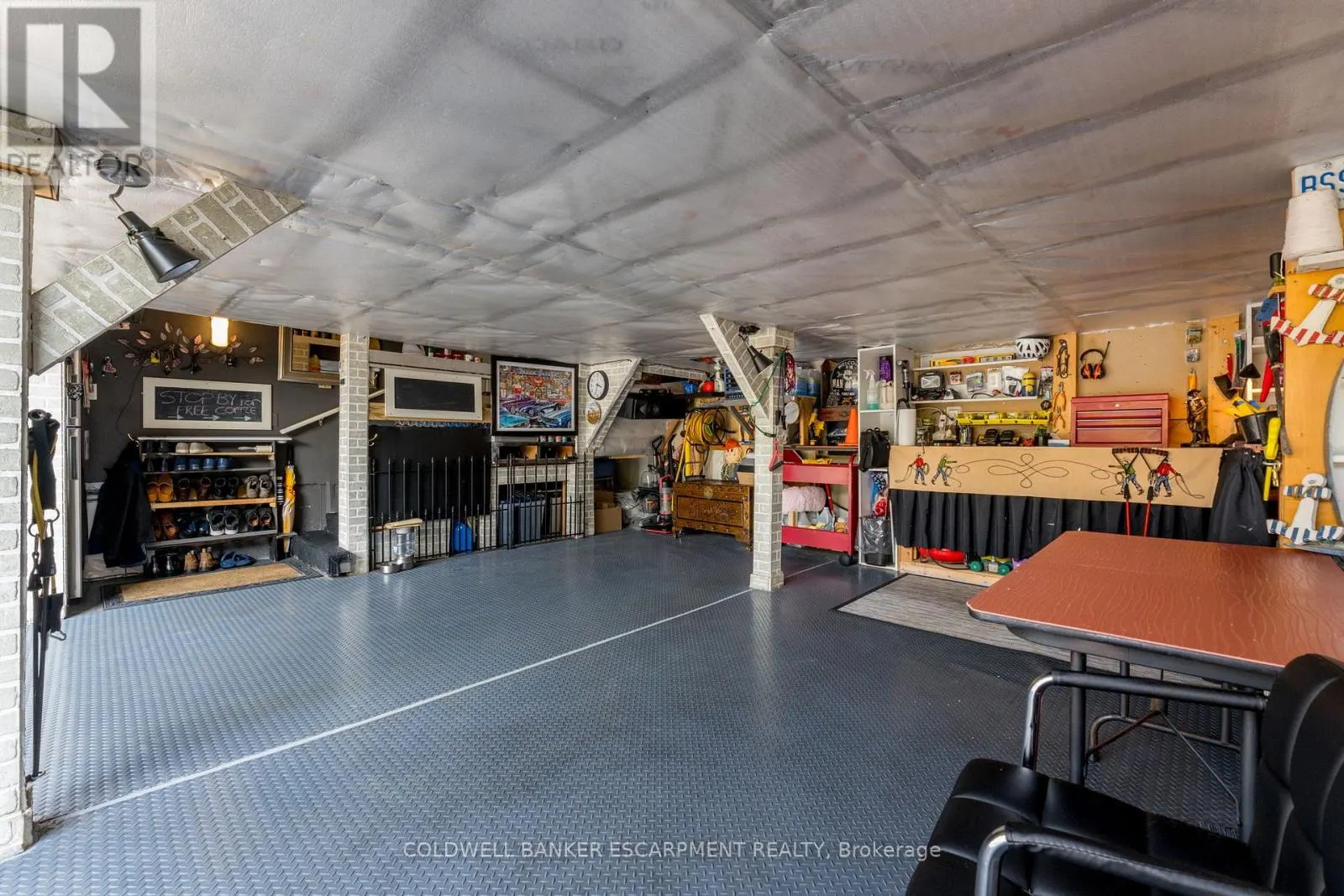 256 LANDSBOROUGH AVENUE S