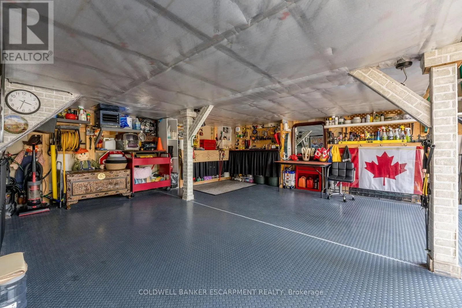 256 LANDSBOROUGH AVENUE S