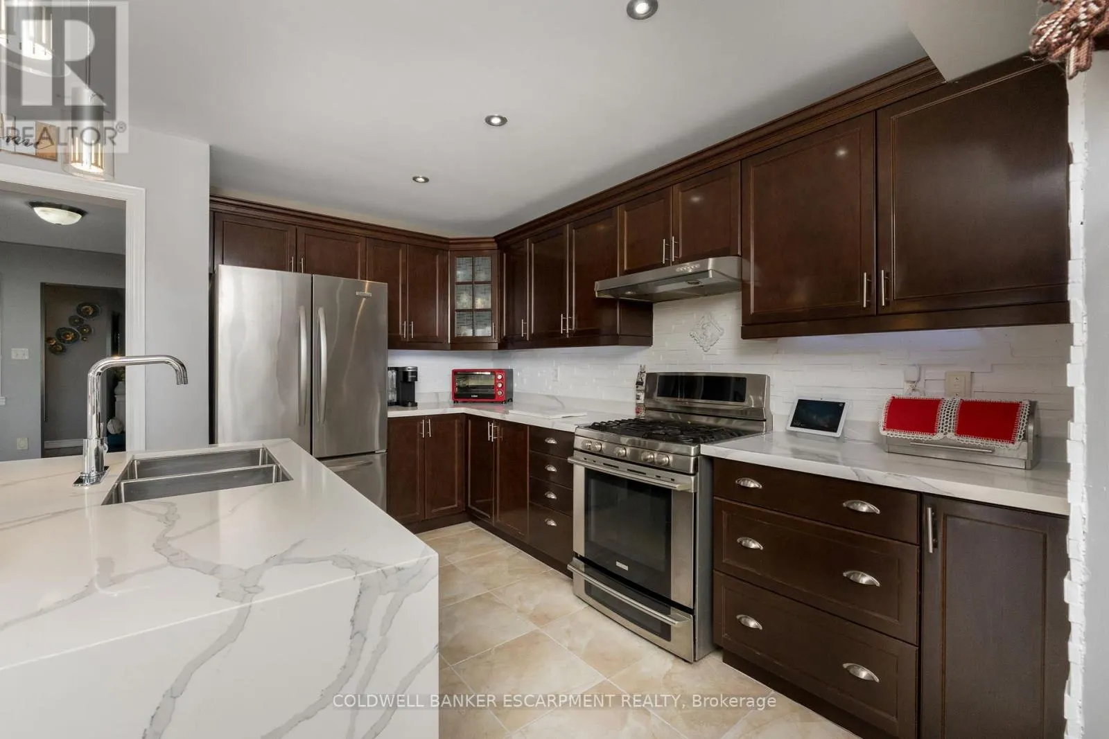 256 LANDSBOROUGH AVENUE S