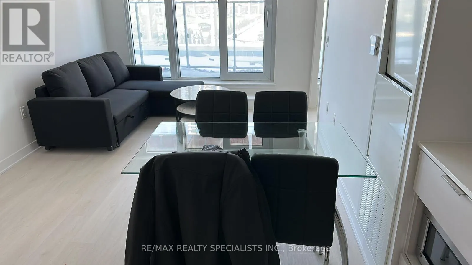 211 - 3900 CONFEDERATION PARKWAY