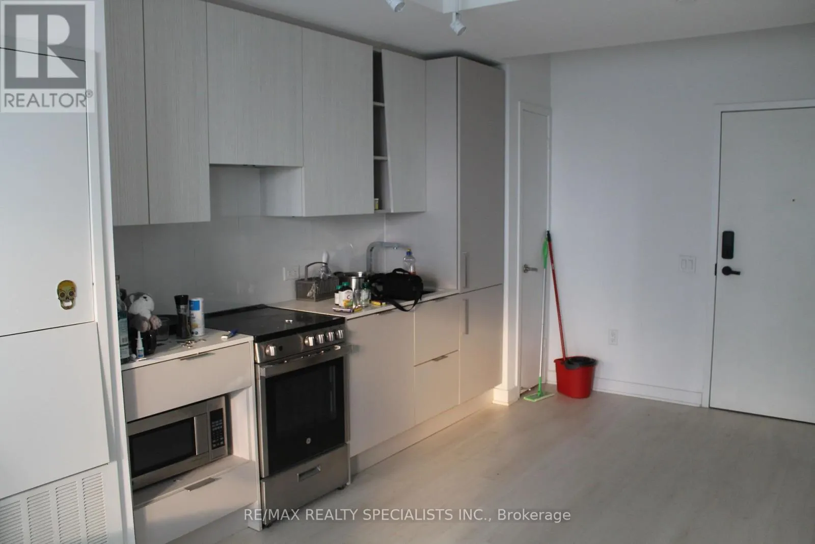 211 - 3900 CONFEDERATION PARKWAY