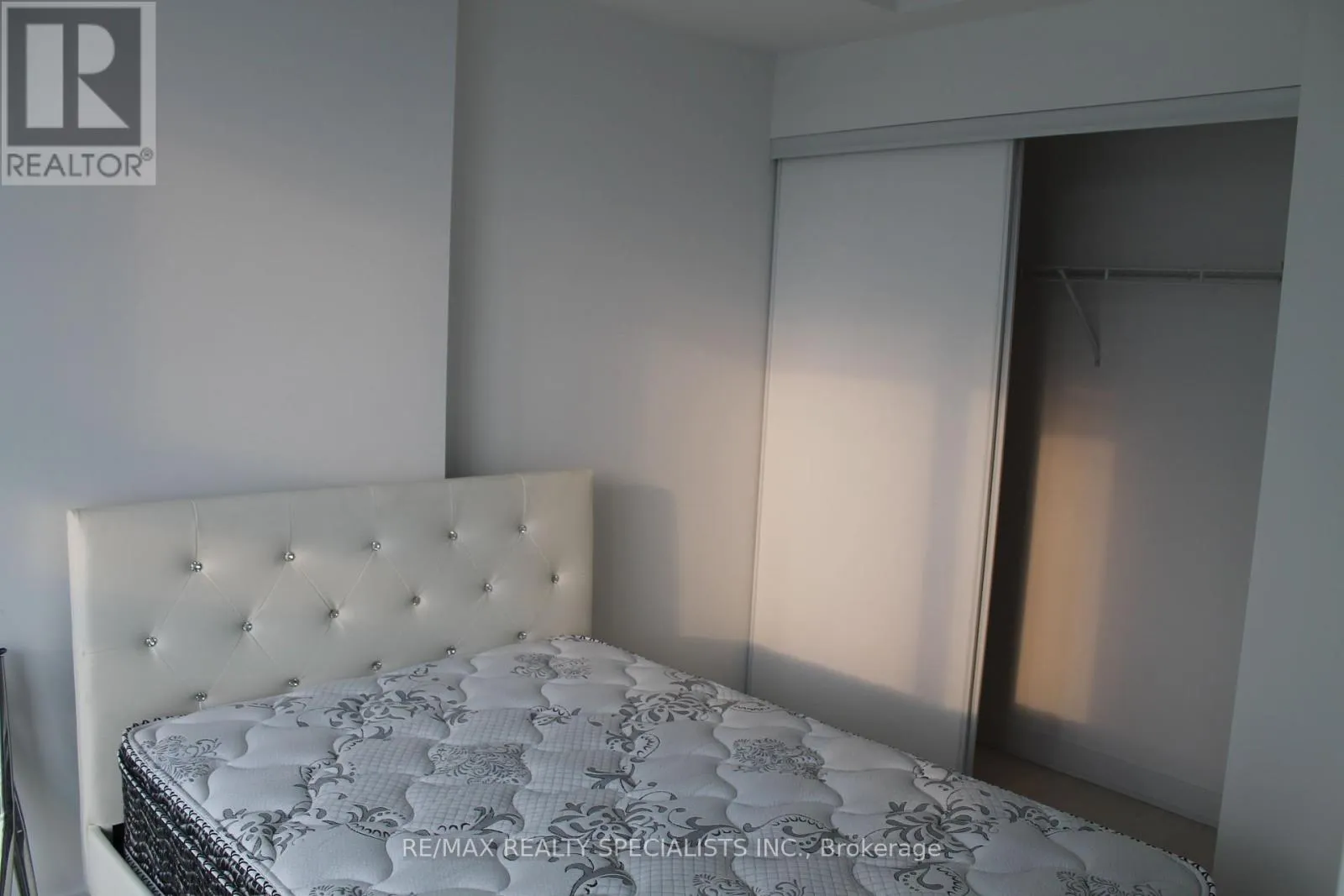 211 - 3900 CONFEDERATION PARKWAY