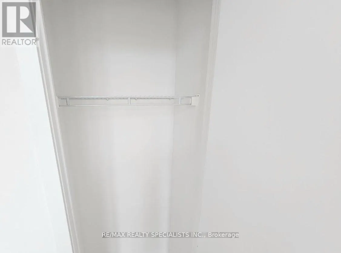 211 - 3900 CONFEDERATION PARKWAY