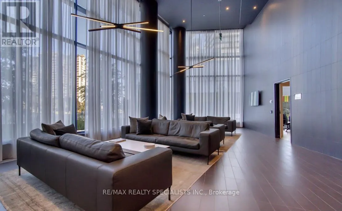 211 - 3900 CONFEDERATION PARKWAY