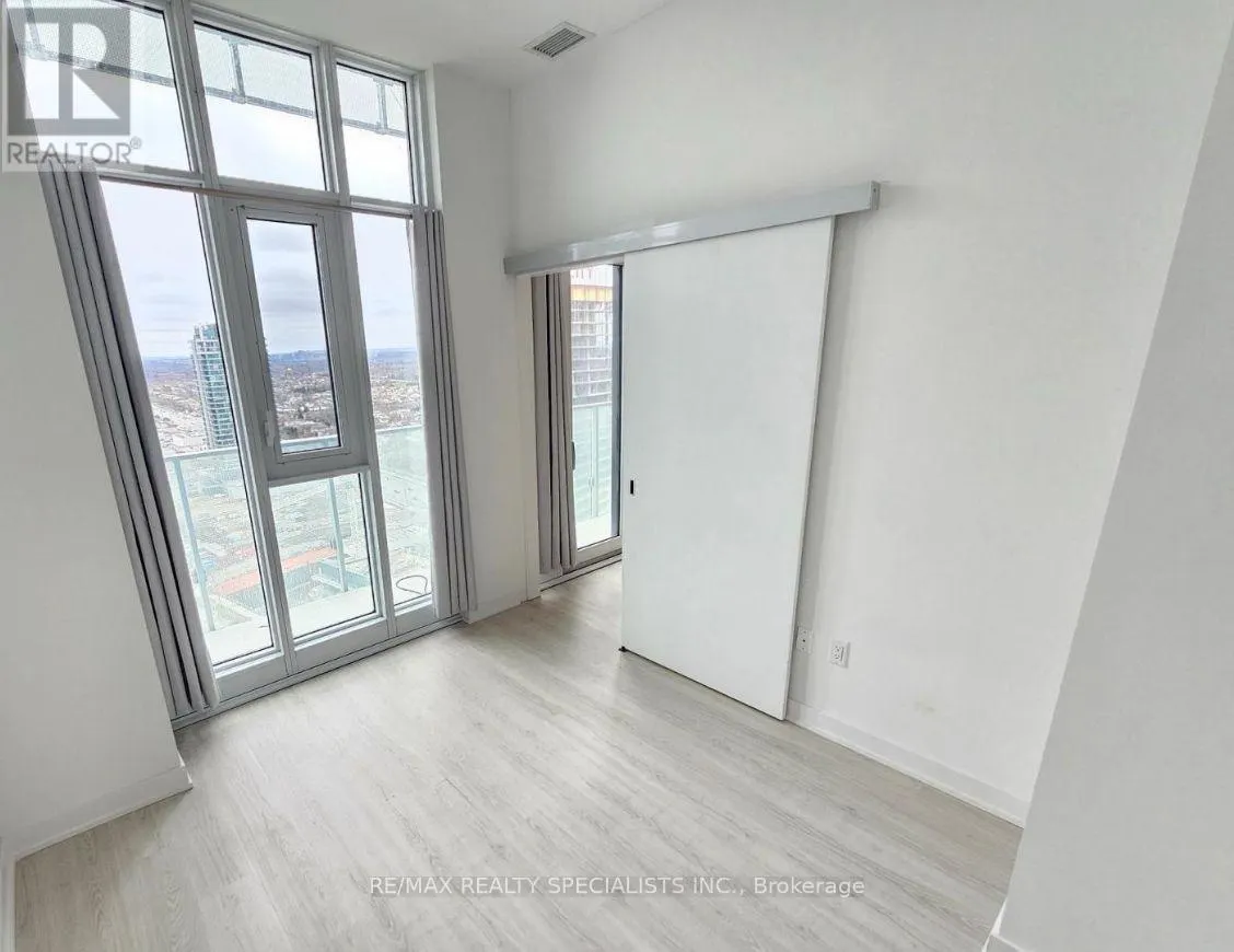 211 - 3900 CONFEDERATION PARKWAY