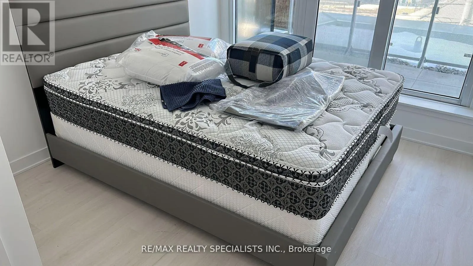 211 - 3900 CONFEDERATION PARKWAY