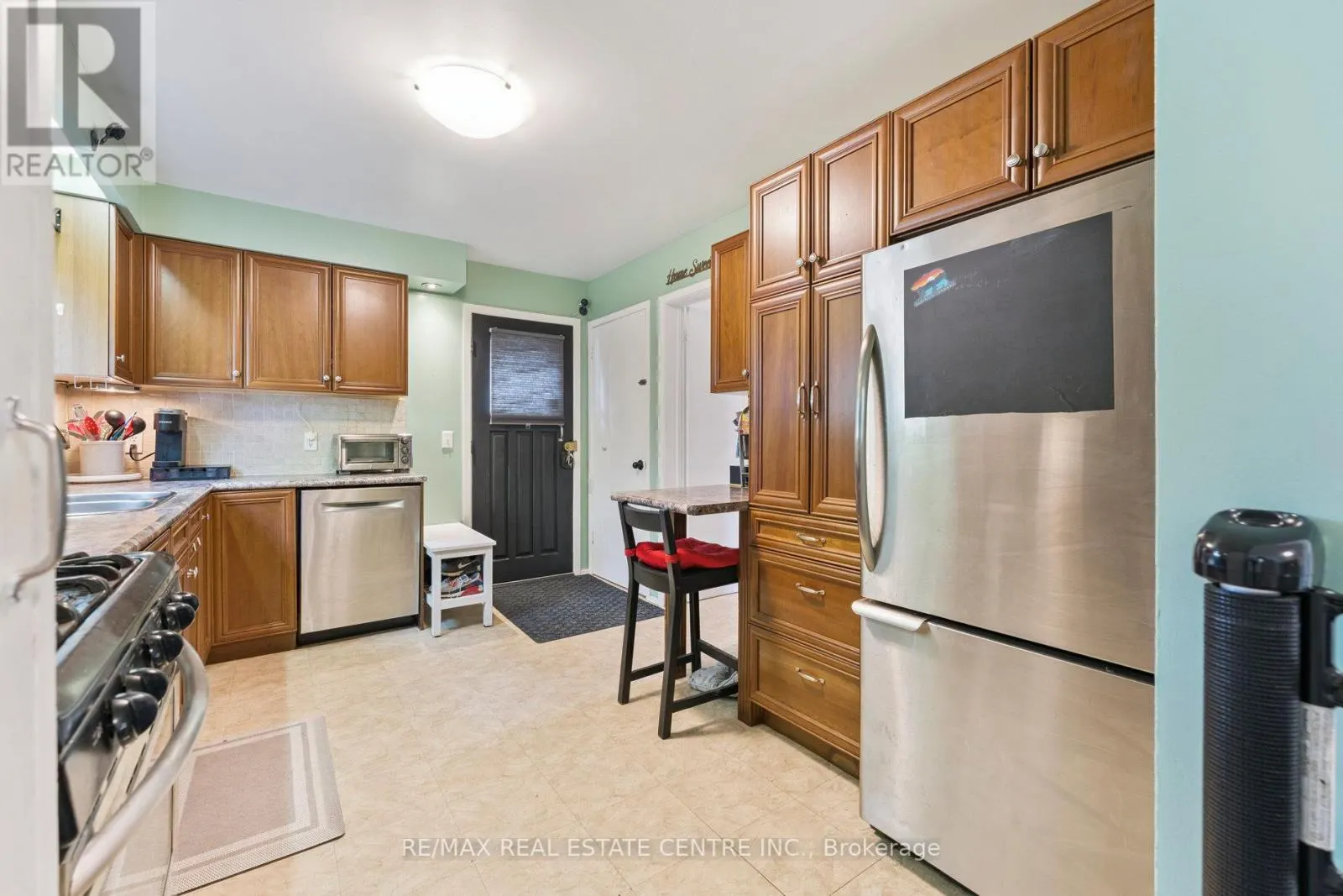 102 RUTHERFORD ROAD N