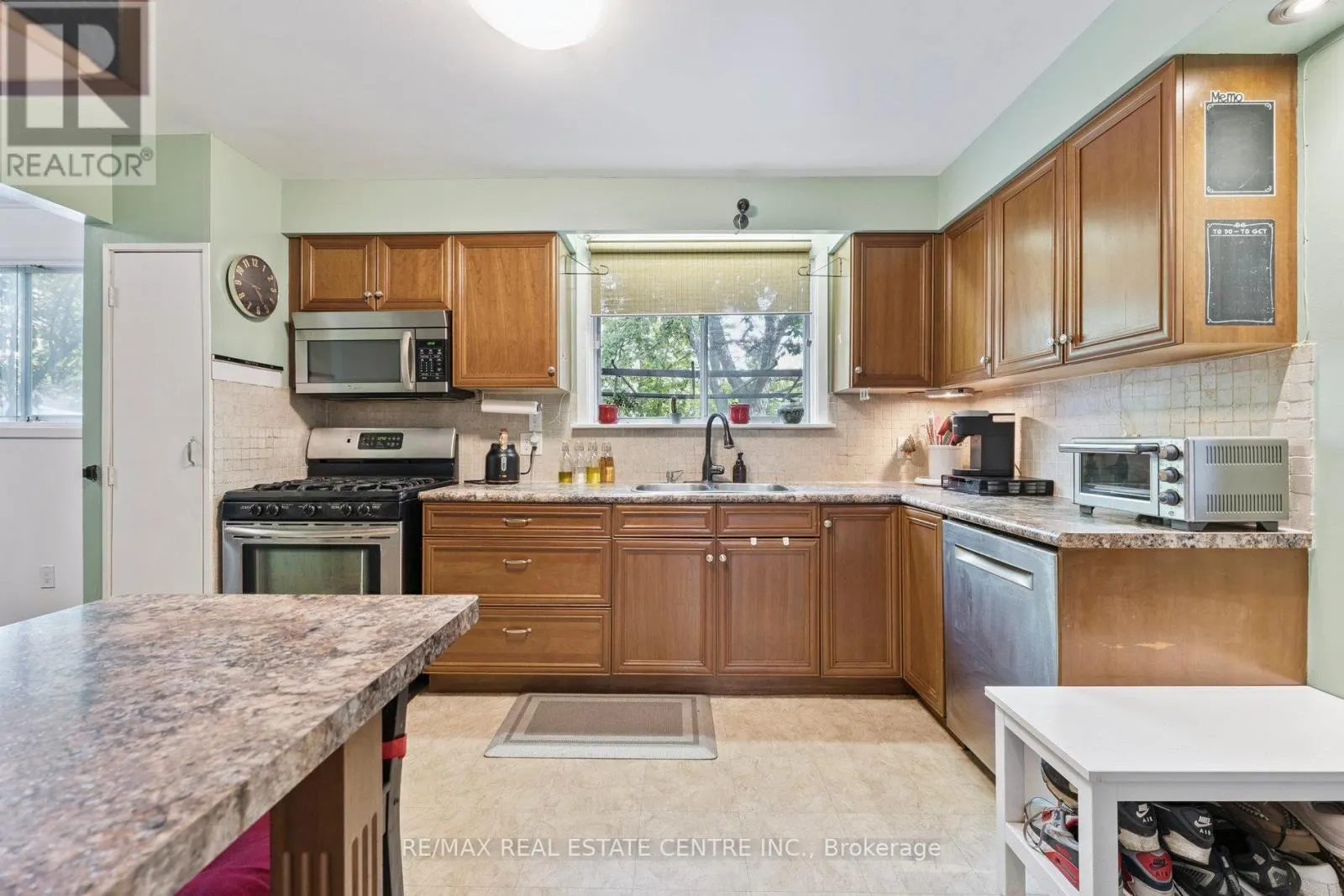 102 RUTHERFORD ROAD N