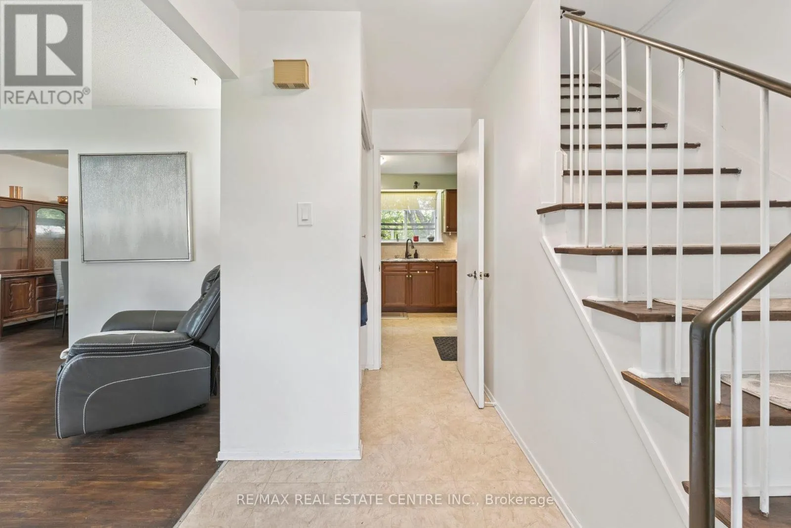 102 RUTHERFORD ROAD N