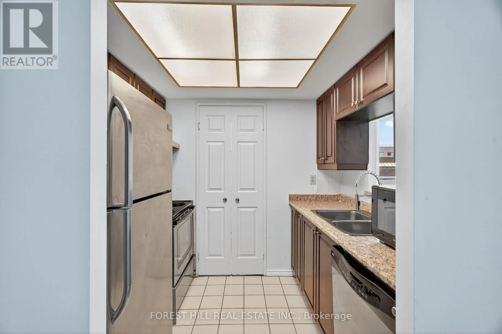 210 - 285 ENFIELD PLACE N