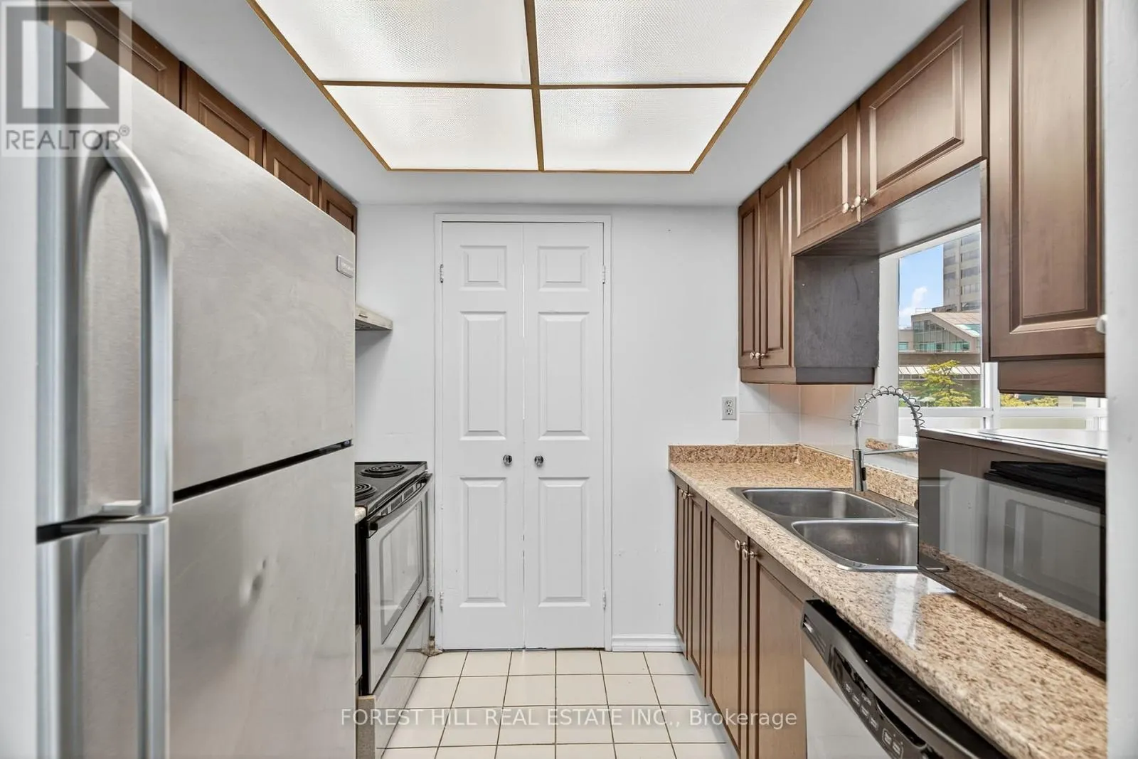 210 - 285 ENFIELD PLACE N