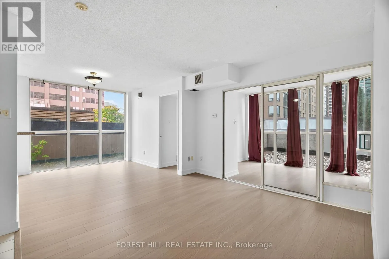 210 - 285 ENFIELD PLACE N