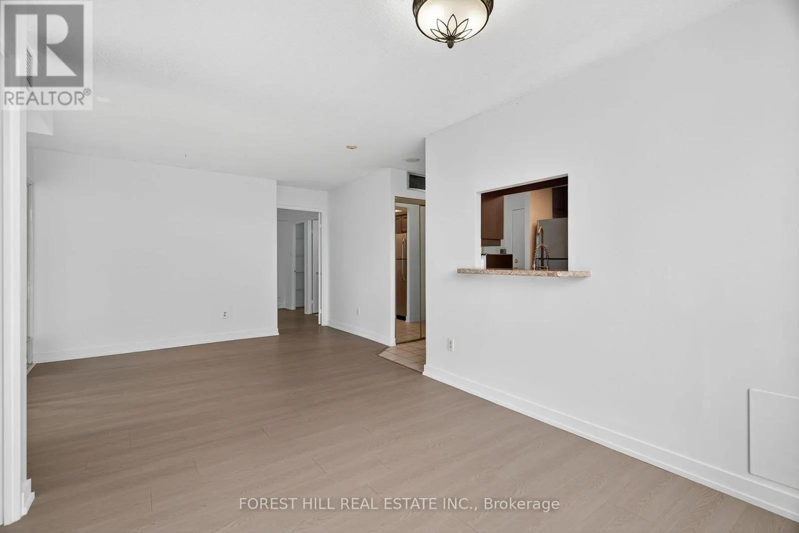 210 - 285 ENFIELD PLACE N